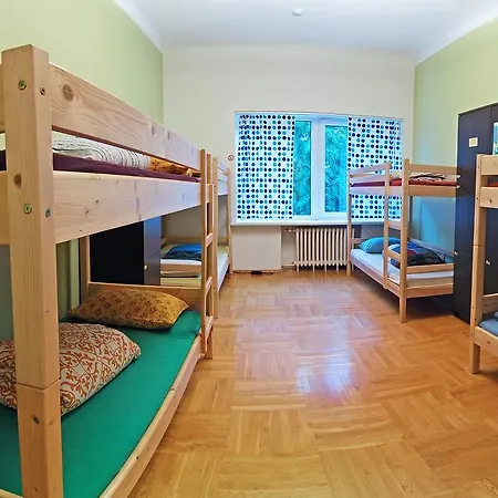 The Monk's Bunk Nakvynės namai *