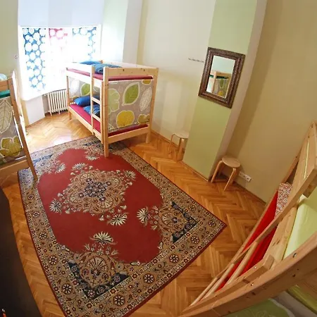 The Monk's Bunk Nakvynės namai